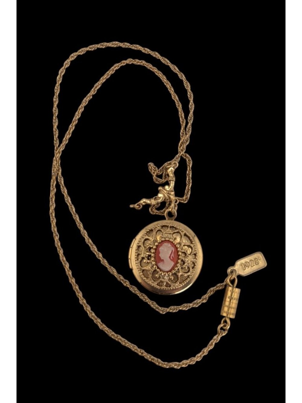 Victorian Romantic Cameo Vintage 1928 Gold Tone Locket Necklace